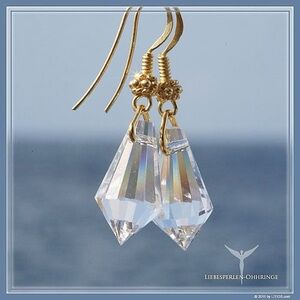 LITIOS Light Crystals Love Pearl Earrings (Gold Clip)